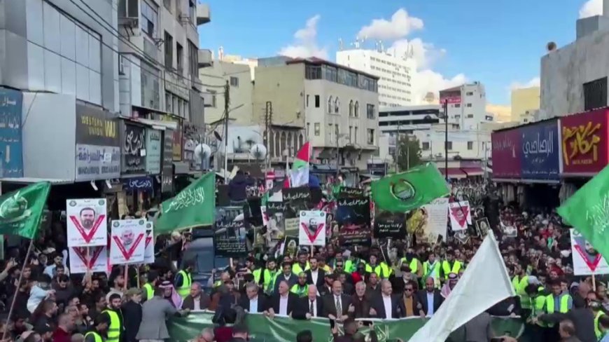 Protesters gather in Jordan in solidarity with Palestinians