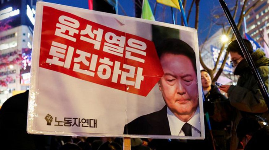 Thousands gather in Seoul for rival protests